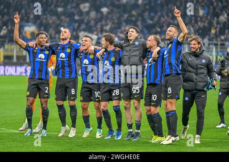 Milano, Italia. 4 febbraio 2024. I giocatori dell'Inter celebrano la vittoria dopo la partita di serie A tra Inter e Juventus al Giuseppe Meazza di Milano. (Photo Credit: Gonzales Photo/Alamy Live News Foto Stock