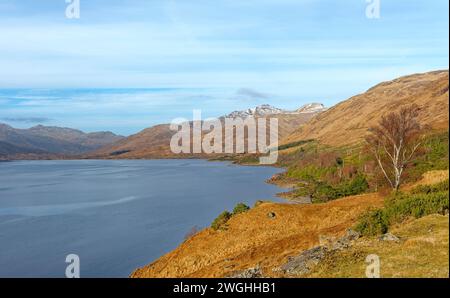 Costa occidentale della Scozia, Loch Quoich e vista verso Kinloch Hourn in inverno Foto Stock