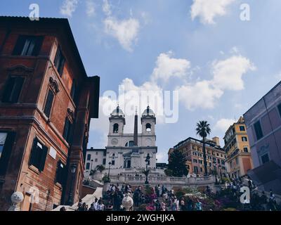 Piazza Spagna vista dal basso a Roma in Italia, il 16 aprile 2017 Foto Stock