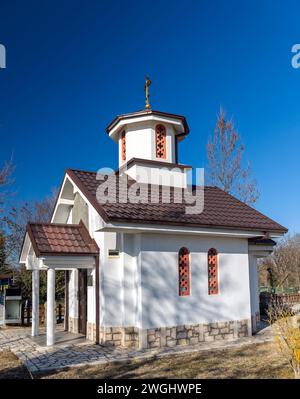Kumanovo Macedonia del Nord, Chiesa della Natività della Santa madre di Dio, Ethno Village Timchevski. Foto Stock