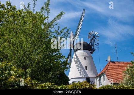 Mulino a vento nella città danese di Sonderborg Foto Stock