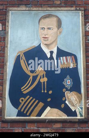 Ritratto lealista protestante del duca di Edimburgo, murale di Belfast 1970 Irlanda del Nord Regno Unito. Anni '1970 (2 di 2) questo è abbinato al ritratto della Regina. (2WGJ4T4) HOMER SYKES Foto Stock