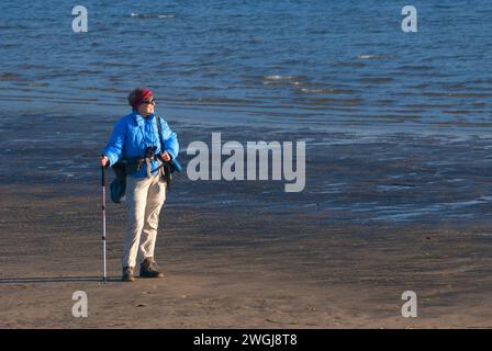 Camminando su Tillamook Bay beach, Bayocean Penisola, Oregon Foto Stock