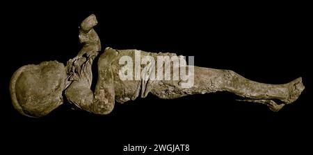 Il gesso di un bambino piccolo, Antiquarium, Pompei Roman City si trova vicino a Napoli, nella regione Campania d'Italia. Pompei fu sepolta sotto i 4-6 m di cenere vulcanica e pomice durante l'eruzione del Vesuvio nel 79 d.C. Italia Foto Stock