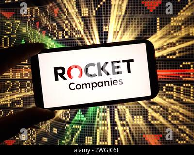 Konskie, Polonia - 4 febbraio 2024: Logo delle compagnie di razzi visualizzato sullo schermo del telefono cellulare Foto Stock
