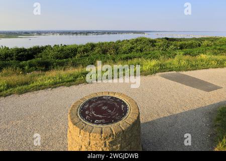 Tramonto sulle barche a Mudeford Quay, Christchurch Harbour, Dorset; Inghilterra, Regno Unito Foto Stock