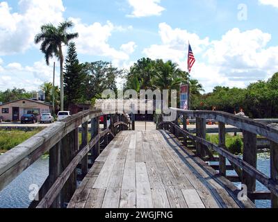 Miami, Florida, Stati Uniti - 29 settembre 2012: Tour in idroscivolante di Coopertown e ristorante sul Tamiami Trail. Foto Stock