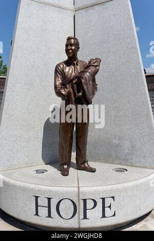 Tulsa, OK - 16 settembre 2021: In Hope Plaza, al Parco della riconciliazione, ci sono 3 sculture che raffigurano immagini reali della rivolta di gara del 1921. "Hope" sh Foto Stock