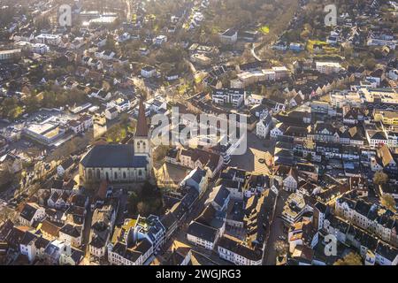 Luftbild, Altstadt und evang. Stadtkirche, Markt mit Eselsbrunnen, Unna, Ruhrgebiet, Nordrhein-Westfalen, Deutschland ACHTUNGxMINDESTHONORARx60xEURO *** Vista aerea, città vecchia e chiesa protestante, mercato con Eselsbrunnen, Unna, regione della Ruhr, Renania settentrionale-Vestfalia, Germania ATTENTIONxMINDESTHONORARx60xEURO Foto Stock