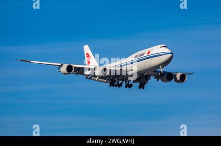 Eine Boeing 747-89L von Air China bringt eine chinesische Regierungsdelegation nach Zürich. Registrazione B-2480. (Zürich, Schweiz, 14.01.2024) Foto Stock