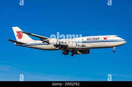 Eine Boeing 747-89L von Air China bringt eine chinesische Regierungsdelegation nach Zürich. Registrazione B-2480. (Zürich, Schweiz, 14.01.2024) Foto Stock