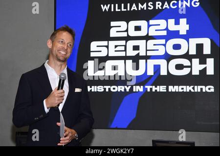 New York, Stati Uniti. 5 febbraio 2024. L'ex campione del mondo di F1 Jenson Button e Williams Brand Ambassador intervengono al lancio della Williams Racing 2024 Season e all'inaugurazione della livrea presso lo store Puma 5th Avenue, New York, 5 febbraio 2024. (Video di Anthony Behar/Sipa USA) credito: SIPA USA/Alamy Live News Foto Stock