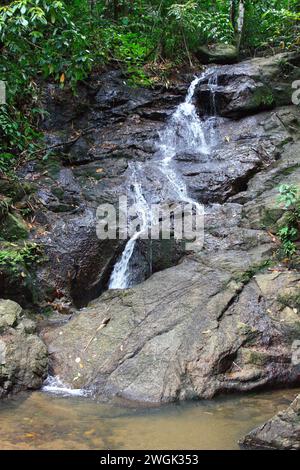 Cascata Khatu sulla collina del distretto di Kathu a Phuket; Thailandia. Foto Stock