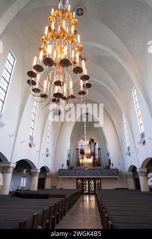 Interno della Mikael Agricolan Kirkko (Chiesa di Michael agricola) a Strasnki, Finlandia. Progettato da Lars Sonck, costruito nel 1933-35. Foto Stock