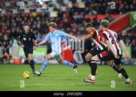 Londra, Regno Unito. 5 febbraio 2024. Londra, 5 febbraio 2024: Kevin De Bruyne di Manchester City pronto a fare un tiro sul bordo della scatola durante la partita di Premier League tra Brentford e Manchester City al GTech Community Stadium il 5 febbraio 2024 a Londra, Inghilterra. (Pedro Soares/SPP) credito: SPP Sport Press Photo. /Alamy Live News Foto Stock