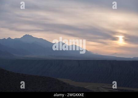 Alba al Grand Canyon Dushanzi nello Xinjiang, Cina Foto Stock