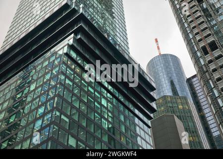Alti edifici a Francoforte, il grattacielo Omniturm nel distretto bancario, Germania, Assia, Francoforte sul meno Foto Stock