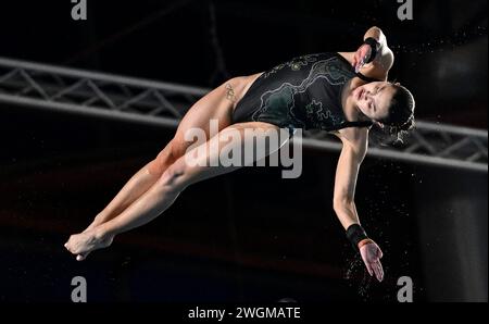 Doha, Qatar. 5 febbraio 2024. Melissa Wu dell'Australia gareggia durante la finale femminile di 10 m di piattaforma di immersione ai Campionati mondiali di nuoto 2024 a Doha, Qatar, 5 febbraio 2024. Crediti: Xia Yifang/Xinhua/Alamy Live News Foto Stock