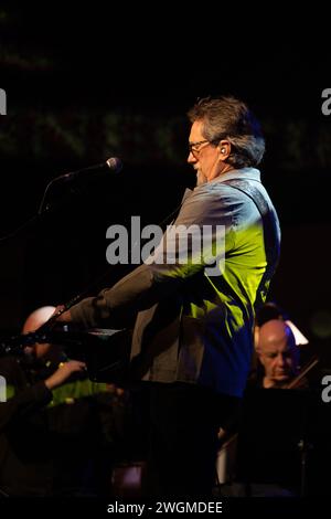 Glasgow, Scozia, Regno Unito. 4 febbraio 2024. Glasgow, Scozia. Jerry Douglas, dubro-suonatore americano, si è esibito presso la sala concerti di Glasgow al Transatlantic Sessions 2024 come parte dei Celtic Connections. Foto Pauline Keightley/ Alamy. Foto Pauline Keightley/ Alamy. Crediti: Pauline Keightley/Alamy Live News Foto Stock