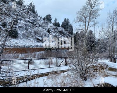 Foto di Clear Creek Canyon o Clear Creek Trail and Water Park a Golden, Colorado, Stati Uniti d'America USA scattata durante l'inverno. Foto Stock