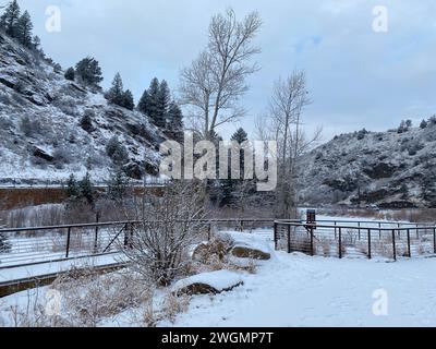 Foto di Clear Creek Canyon o Clear Creek Trail and Water Park a Golden, Colorado, Stati Uniti d'America USA scattata durante l'inverno. Foto Stock