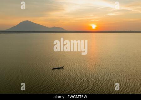 Tramonto sul fiume Dong Nai, Vietnam Foto Stock