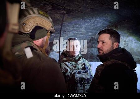 Praesident Wolodymyr Selenskyj auf Truppenbesuch in der Region Dnipropetrovsk, Kirovohrad und Cherkasy am 04.02.2024, viaggio di lavoro del presidente dell'Ucraina a Dnipropetrovsk, Kirovohrad e Cherkasy regioni foto:Ufficio presidenziale dell'Ucraina via *** il presidente Volodymyr Zelenskyi in visita delle truppe a Dnipropetrovsk, Kirovohrad e Cherkasy regioni il 04 02 2024, viaggio di lavoro del presidente dell'Ucraina a Dnipropetrovsk, Kirovohrad e Cherkasy regioni foto l'Ufficio presidenziale dell'Ucraina via Foto Stock