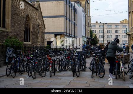 Biciclette parcheggiate a Cambridge, Regno Unito Foto Stock