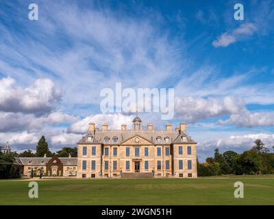 Facciata esterna a sud di Belton House, residenza signorile di Grantham, Lincolnshire, Inghilterra, Regno Unito Foto Stock