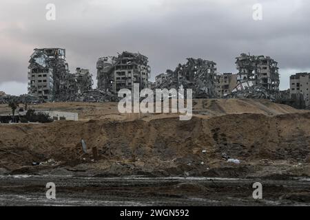 27 novembre 2023 le forze militari israeliane dell'operazione Iron Swords stanno avanzando nella Striscia di Gaza nel tentativo di salvare o almeno forzare il rilascio dei 240 rapiti da Hamas il 7 ottobre 2023 e tenuti in ostaggio in tunnel di cemento sotto moschee e ospedali Foto Stock