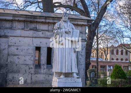 Statua Martin Lutero, Dorotheenstädtischer Friedhof, Chausseestraße, Mitte, Berlino, Deutschland Statue Martin Lutero, Dorotheenstädtischer Friedhof, Chausseestraße, Mitte, Berlino, Deutschland *** Statua Martin Lutero, Dorotheenstädtischer Friedhof, Chausseestraße, Mitte, Berlino, Germania Statua Martin Lutero, Dorotheenstädtischer Friedhof, Chausseestraße, Mitte, Berlino, Germania Foto Stock