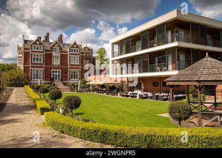 Regno Unito, Inghilterra, Essex, Colchester, University of Essex, Wivenhoe House Hotel, edifici vecchi e nuovi Foto Stock