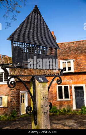 Regno Unito, Inghilterra, Suffolk, East Bergholt, The Street, cartello del villaggio Foto Stock