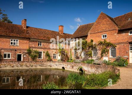 Regno Unito, Inghilterra, Suffolk, Flatford, Flatford MIL, centro studi sul campo Foto Stock