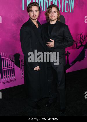 HOLLYWOOD, LOS ANGELES, CALIFORNIA, Stati Uniti d'America - 5 FEBBRAIO: Cole Sprouse e il fratello Dylan Sprouse arrivano alla proiezione speciale di Los Angeles di "Lisa Frankenstein", tenutasi all'Hollywood Athletic Club il 5 febbraio 2024 a Hollywood, Los Angeles, California, Stati Uniti. (Foto di Xavier Collin/Image Press Agency) Foto Stock
