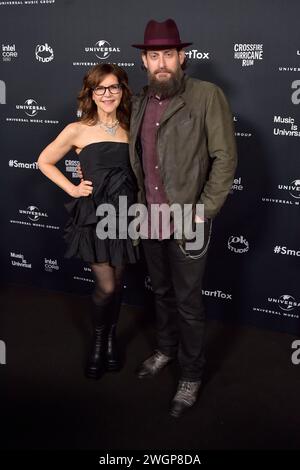 Lisa Loeb mit Ehemann Roey Hershkovitz bei der Grammy After Party der Universal Music Group a den NYA Studios West. Los Angeles, 04.02.2024 Foto Stock
