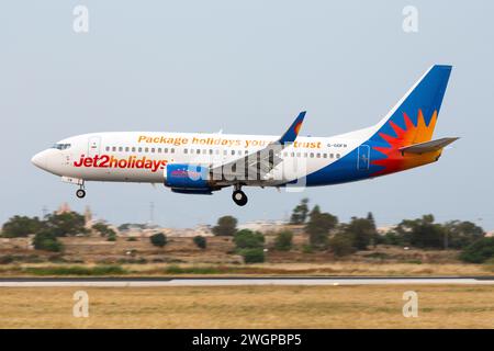 Jet2 Holidays Boeing 737-33A (G-GDFB) con arrivo in tarda serata da Newcastle, Regno Unito. Foto Stock