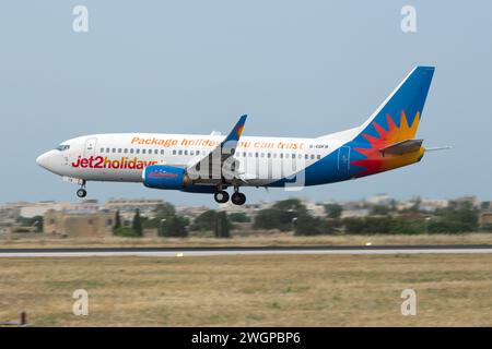 Jet2 Holidays Boeing 737-33A (G-GDFB) con arrivo in tarda serata da Newcastle, Regno Unito. Foto Stock