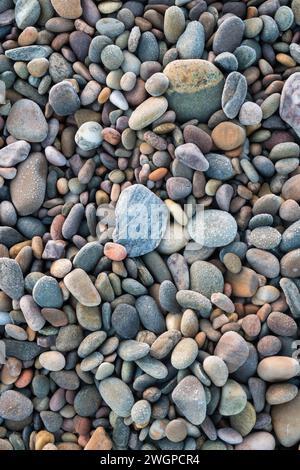 Ghiacciate di ciottoli sulla spiaggia. Morayshire, Scozia Foto Stock