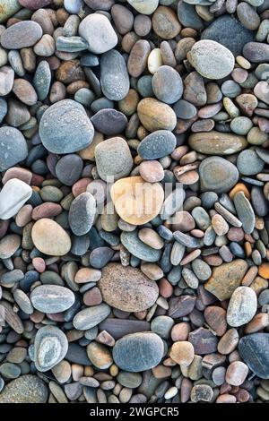 Ghiacciate di ciottoli sulla spiaggia. Morayshire, Scozia Foto Stock