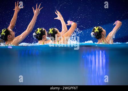 Doha, Qatar. 6 febbraio 2024. Gli atleti del team giapponese gareggiano nella finale tecnica di nuoto misto durante il 21° Campionato mondiale di nuoto all'Aspire Dome di Doha (Qatar), il 6 febbraio 2024. Crediti: Insidefoto di andrea staccioli/Alamy Live News Foto Stock