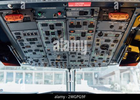 Pannello di controllo sospeso di un aeromobile. Vista sul cockpit Foto Stock