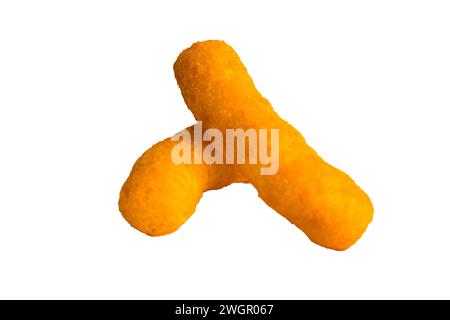 Spuntini di formaggio al forno isolati su sfondo bianco Foto Stock