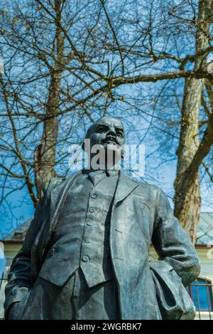 Kozlowka, Polonia. 29 aprile 2023. Monumento di Vladimir Ilyich Lenin, rivoluzionario e politico russo, padre fondatore della Russia sovietica Foto Stock