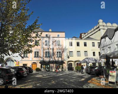 Krems an der Donau, Austria - 4 novembre 2023: Vecchi edifici nelle pittoresche stradine della città vecchia Foto Stock