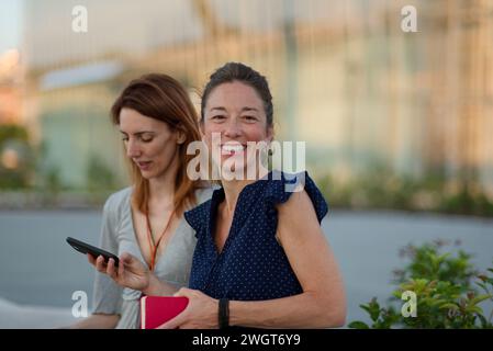 Ritratto di due donne, Milano, Italia. Foto Stock