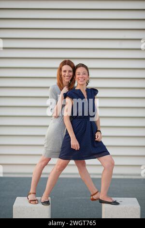 Ritratto di due donne, Milano, Italia. Foto Stock