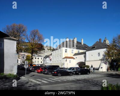 Krems, Austria - 4 novembre 2023: Piazza del municipio e gli edifici della città sul Danubio nella bassa Austria Foto Stock