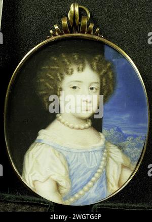 Ritratto di Maria Stuart (1662-95), la futura moglie di Guglielmo III, come bambino, Richard Gibson (attribuito a), 1665 - 1675 miniatura (dipinto) Ritratto di Maria Stuart (1662-95), la successiva moglie di Willem III, da bambino. Dimezzato, a destra, intorno al petto e una collana di perle intorno al collo, un paesaggio sullo sfondo. Fa parte della collezione di miniature di ritratti. cartone. oro (metallo). vetro Foto Stock