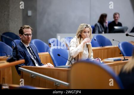 L'AIA - Christophe van der MaatSottosegretario di Stato alla difesa e Kajsa Ollongren Ministro della difesa durante un dibattito alla camera dei rappresentanti sul bilancio della difesa per il 2024. ANP ROBIN VAN LONKHUIJSEN netherlands Out - belgio Out Foto Stock